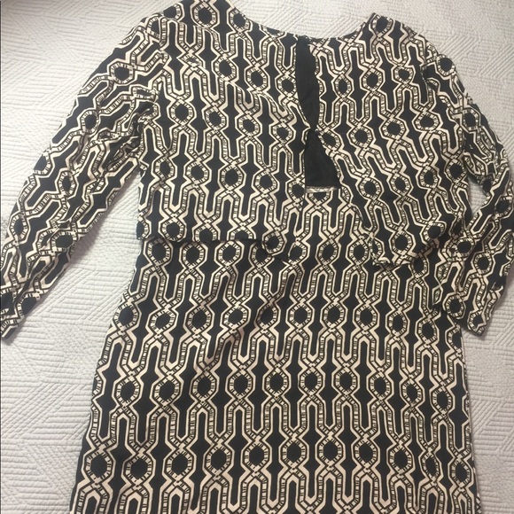 3 for $25 H&M Black and white pattern dress - Picture 2 of 2